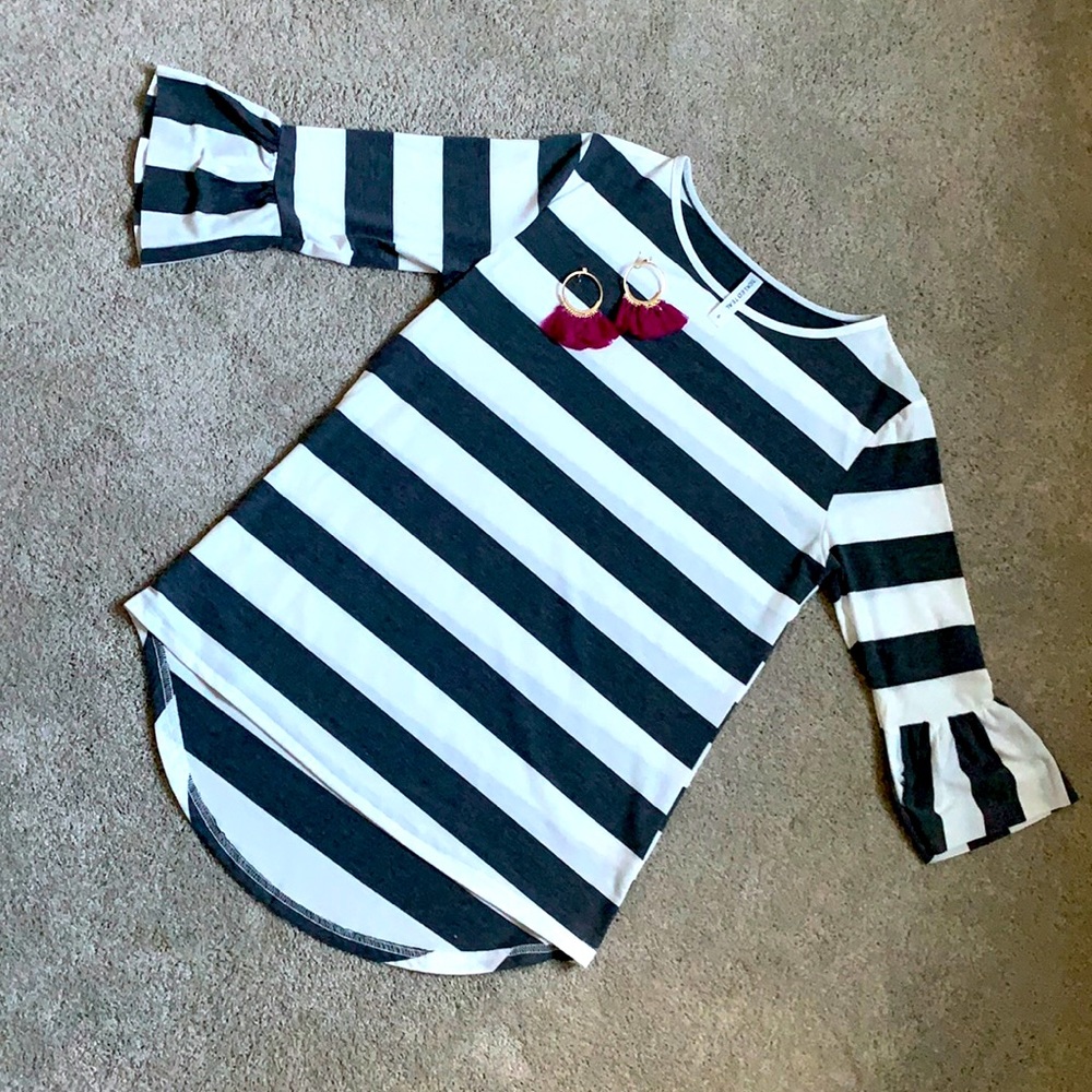 3/4 length bell sleeve shirt